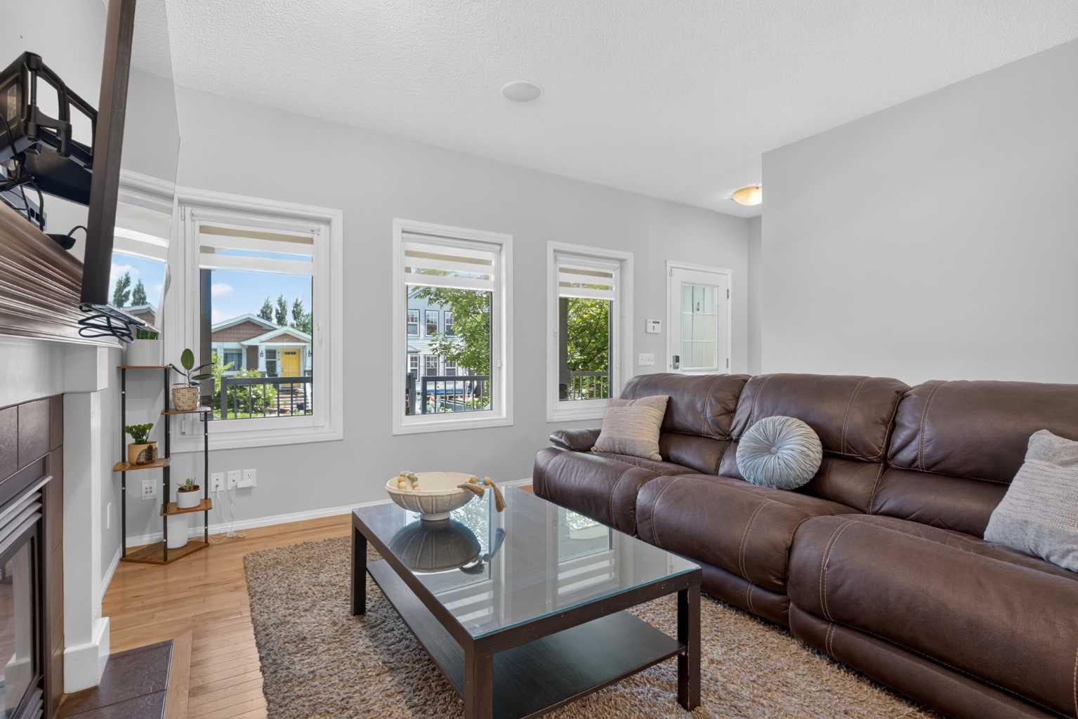 418 Evansdale Way NW