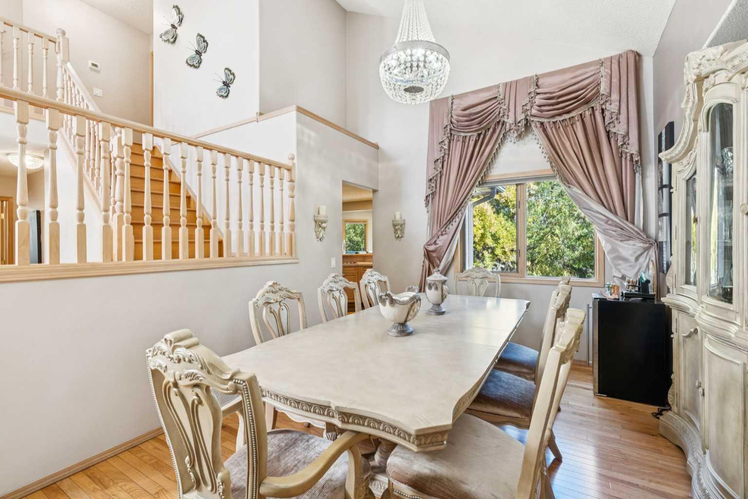 26 Mt Robson Close SE