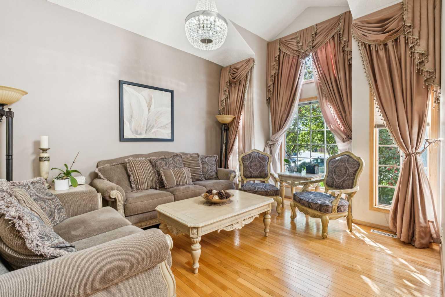 26 Mt Robson Close SE