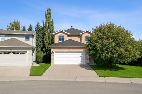 Photo of 26 Mt Robson Close SE, Calgary, AB T2Z 2B8 (MLS # A2262995) Photo of 26 Mt Robson Close SE, Calgary, AB T2Z 2B8 (MLS # A2262995)