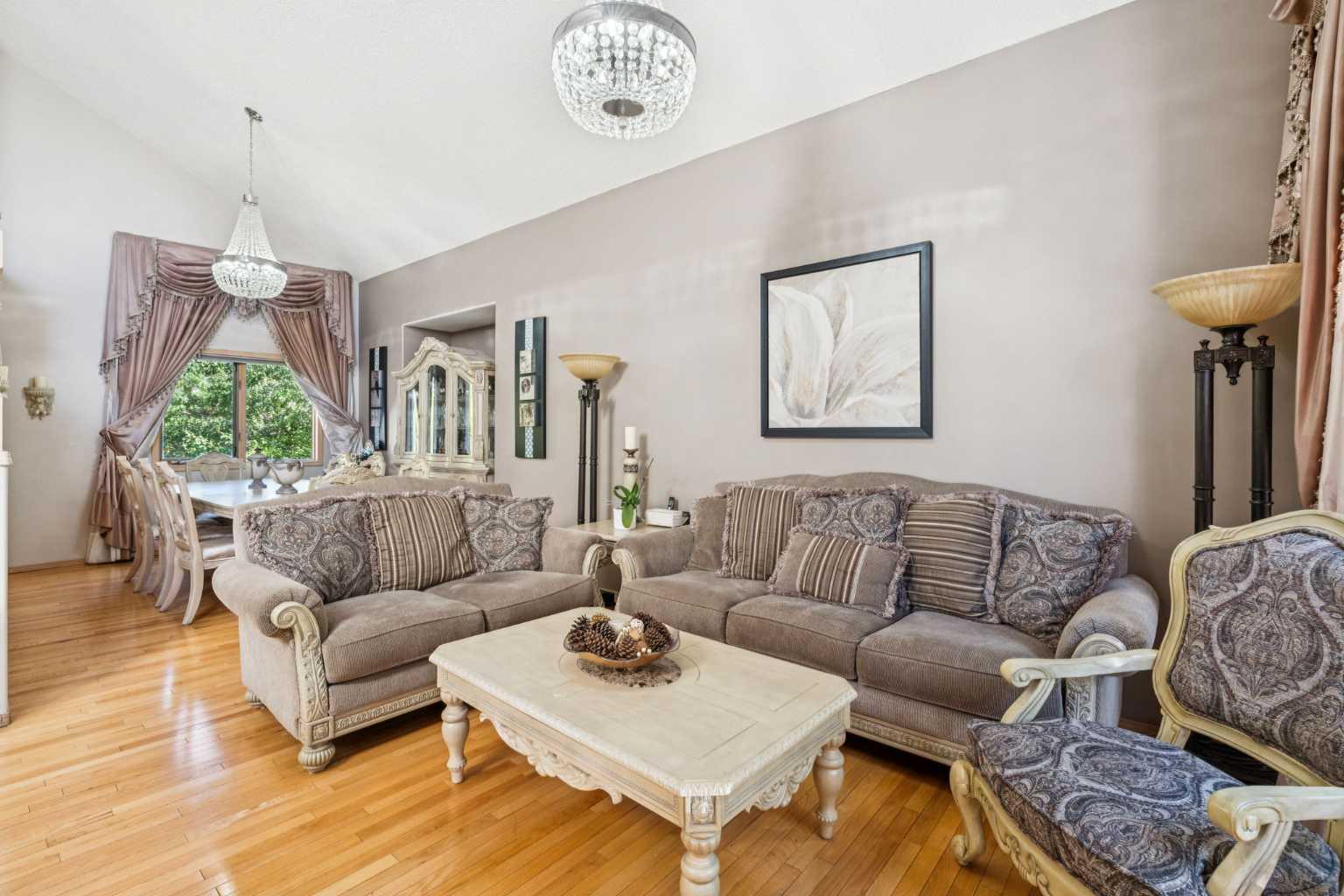 26 Mt Robson Close SE