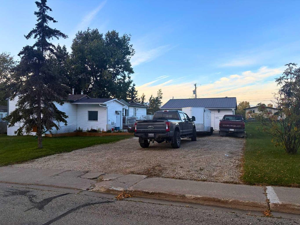 Photo of 4425 51 Avenue, Valleyview, AB T0H 3N0 (MLS # A2351409)