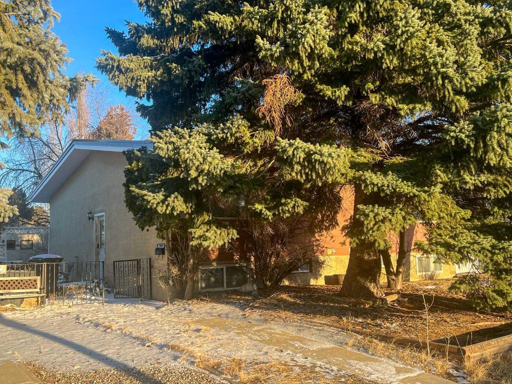 Photo of 1415 23 Street N, Lethbridge, AB T1H 4G3 (MLS # A2288688)