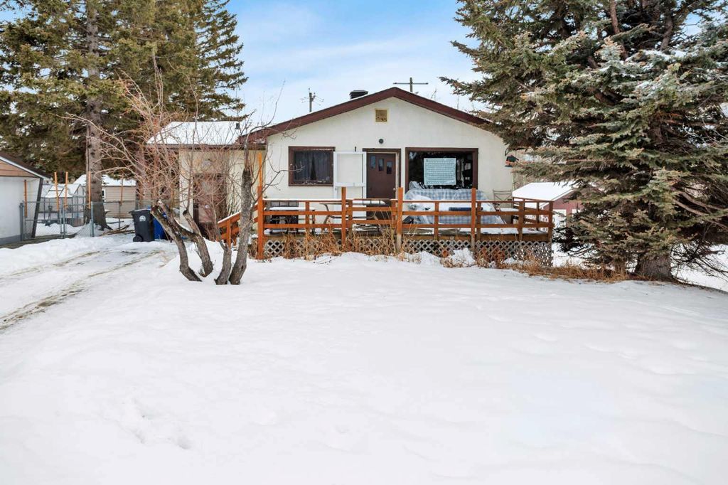 Photo of 105 2 Avenue NE, Sundre, AB T0M 1X0 (MLS # A2283414)