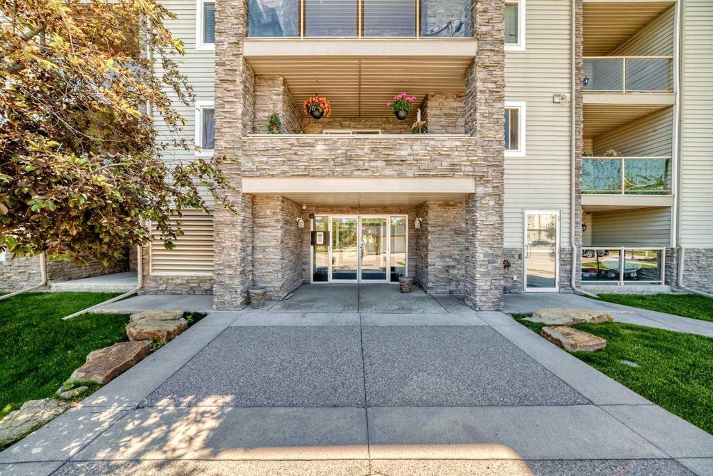 Photo of 5500 Somervale Court SW #109, Calgary, AB T2Y 4L9 (MLS # A2342907)