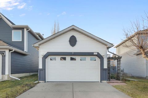 204 Hidden Spring Green NW Calgary AB T3A 5N4