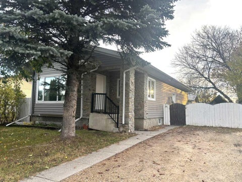 Photo of 7 Chaisson Crossing, Whitecourt, AB T7S 1B8 (MLS # A2352061)