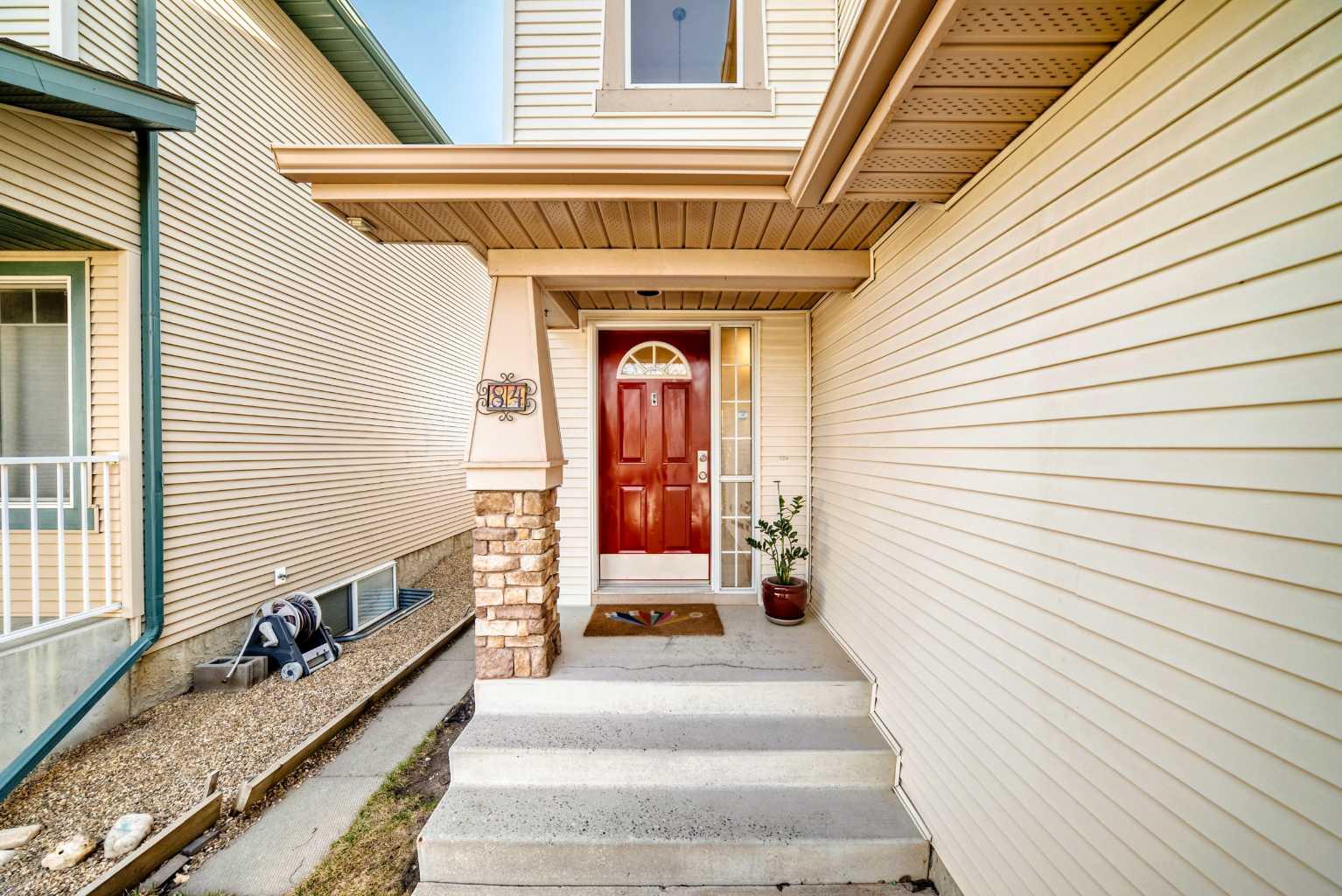 84 Cougarstone Square SW