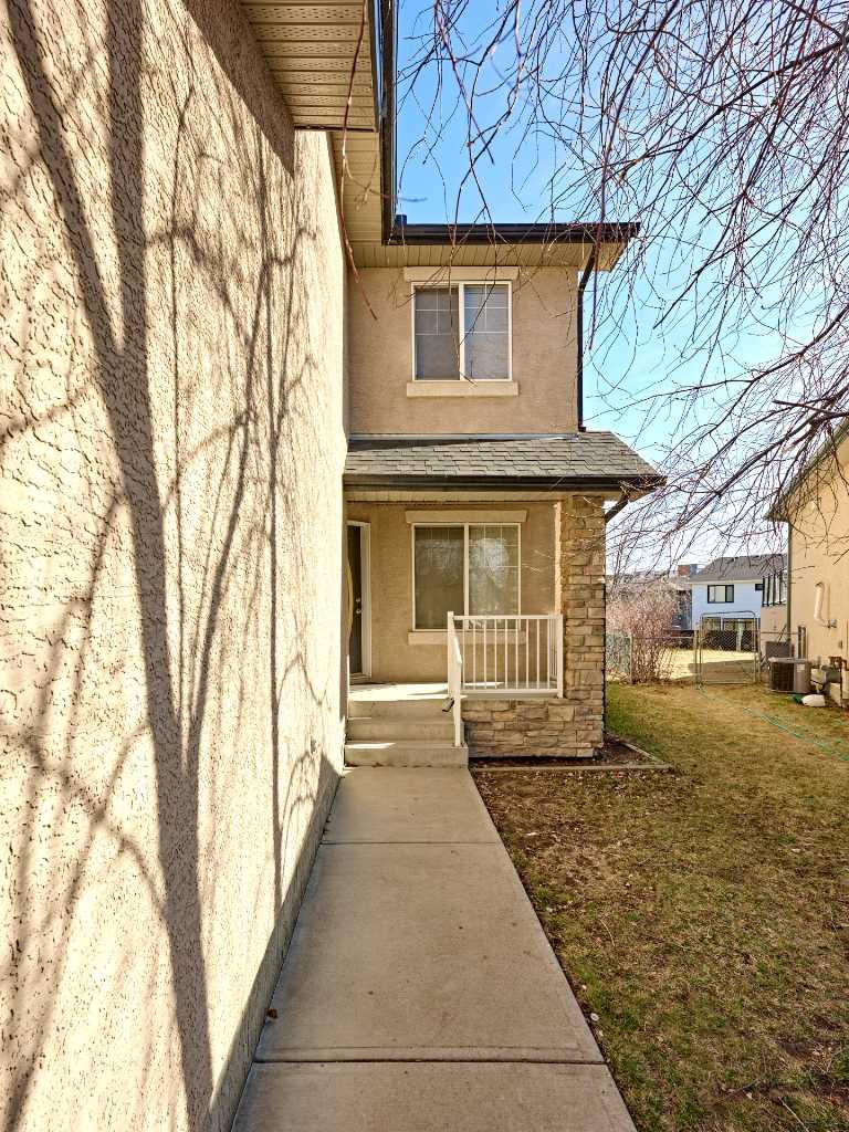 98 HARVEST GROVE Close NE