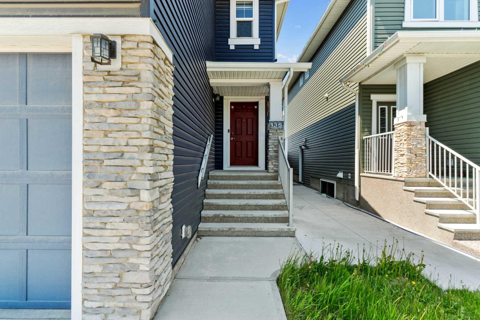 135 Redstone Heights NE