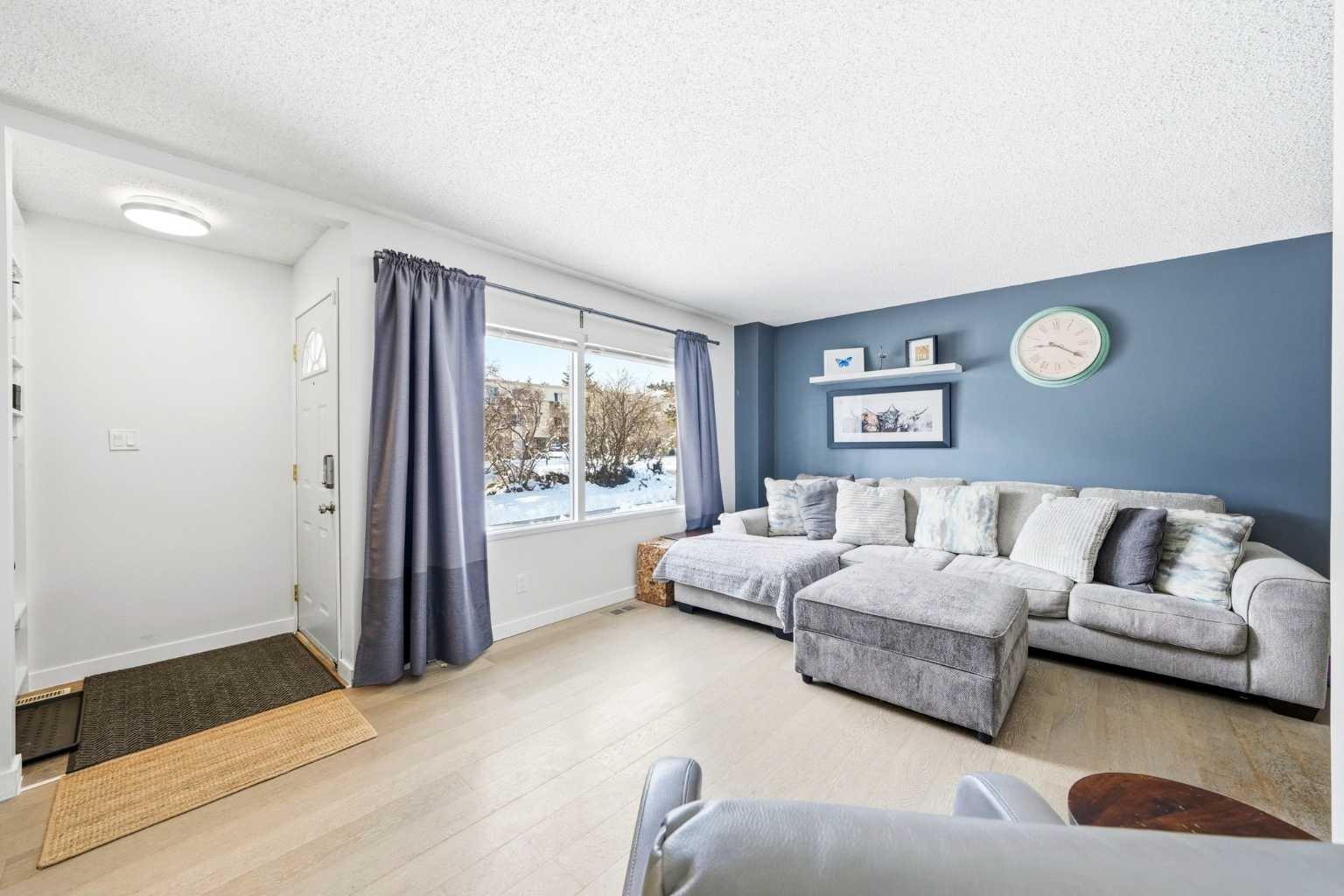 773 Kingsmere Crescent SW