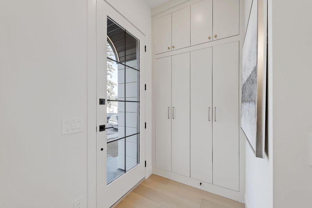 Photo of 417 22 Avenue NW, Calgary, AB T2M 1N4 (MLS # A2286632)