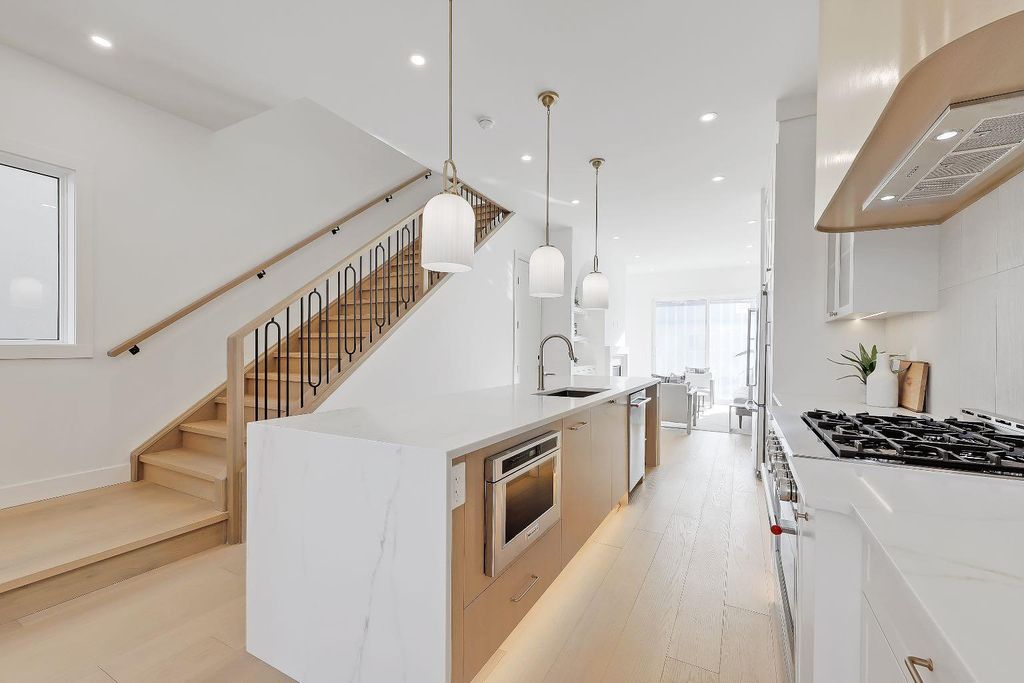 Photo of 417 22 Avenue NW, Calgary, AB T2M 1N4 (MLS # A2286632)