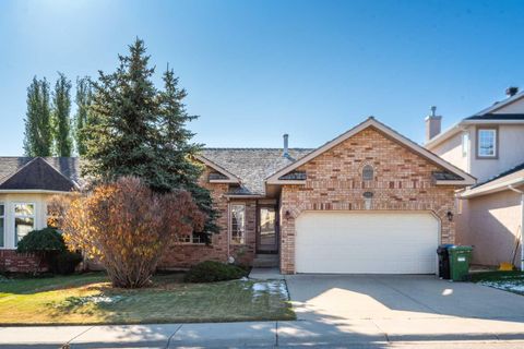 Photo of 1567 Evergreen Drive SW, Calgary, AB T2Y 3B7 (MLS # A2266781) Photo of 1567 Evergreen Drive SW, Calgary, AB T2Y 3B7 (MLS # A2266781)