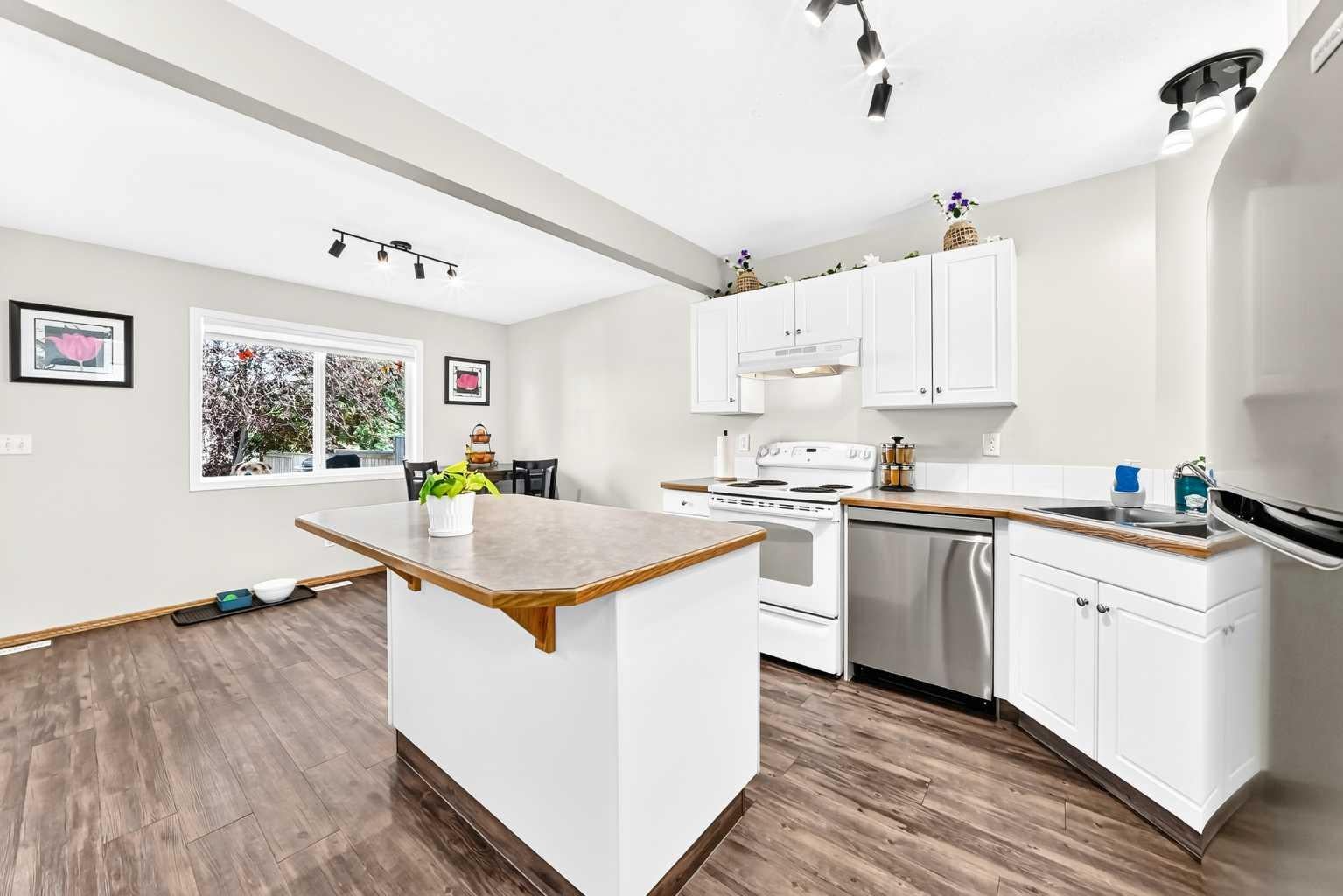 25 Lakeview Close