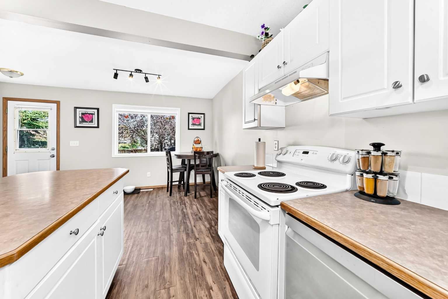25 Lakeview Close