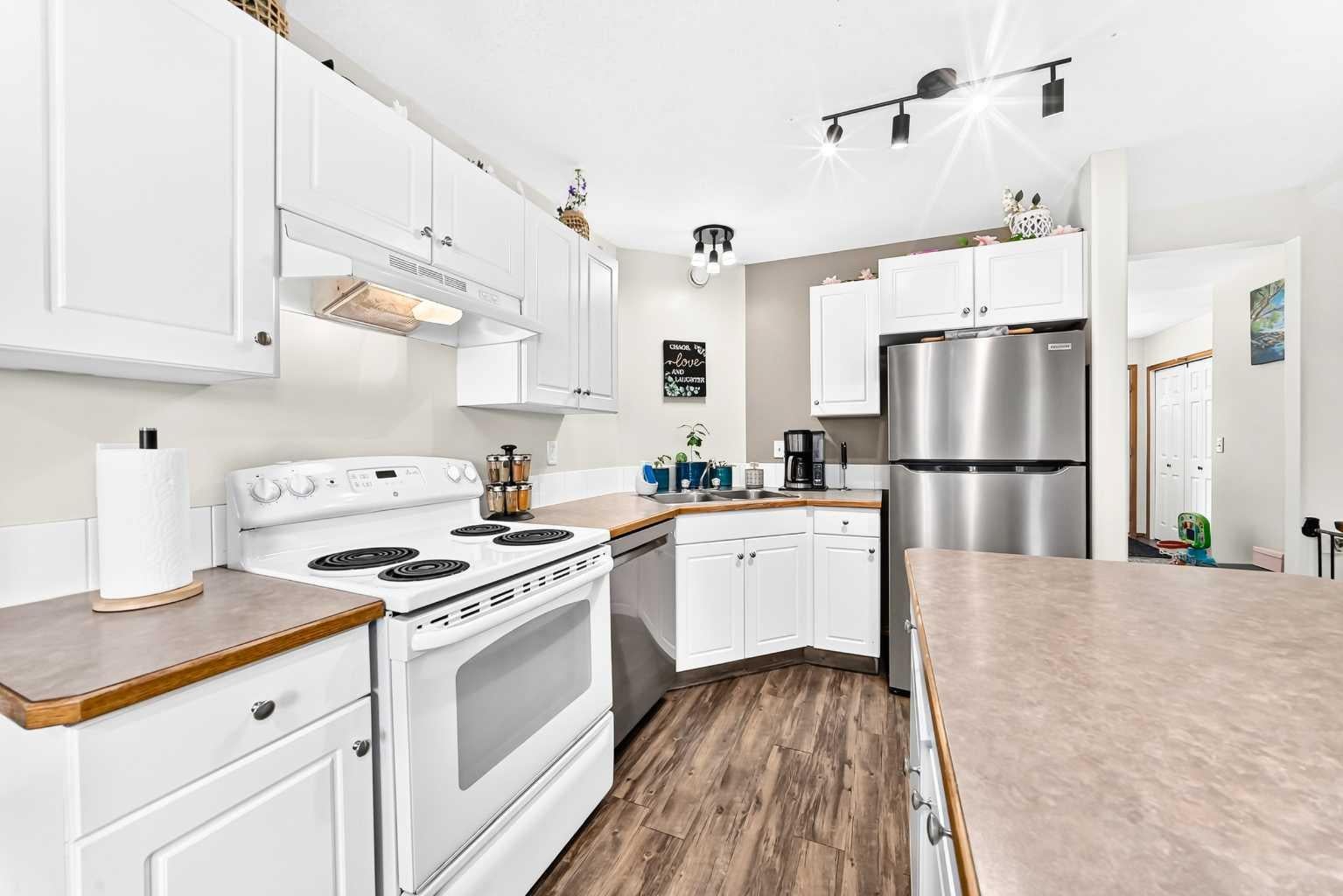 25 Lakeview Close
