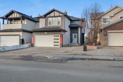278 Saddlefield Place NE Calgary AB T3J 4Z3