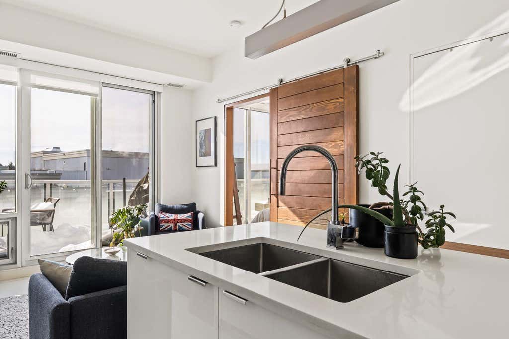 Photo of 1020 9 Avenue SE #705, Calgary, AB T2G 0S7 (MLS # A2322271)