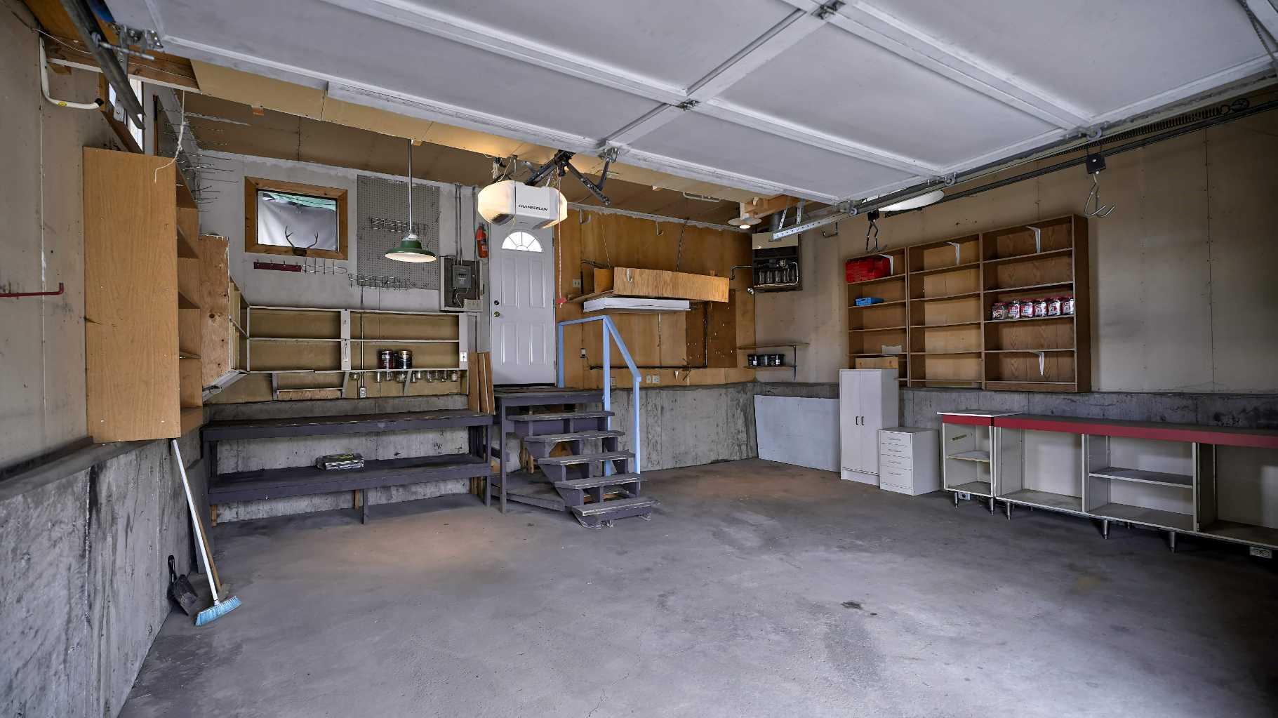 219 Rundleview Drive NE