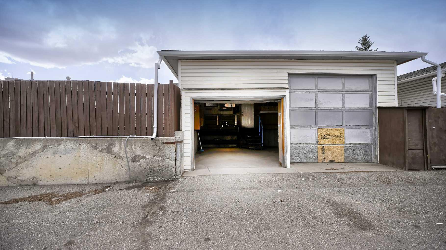 219 Rundleview Drive NE