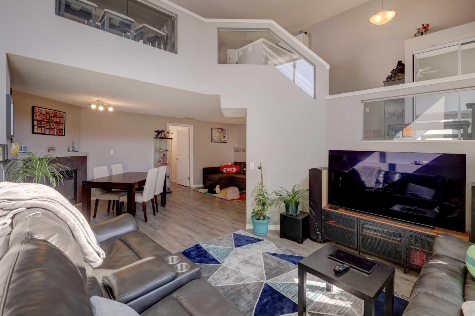 246 Arbour Grove Close NW