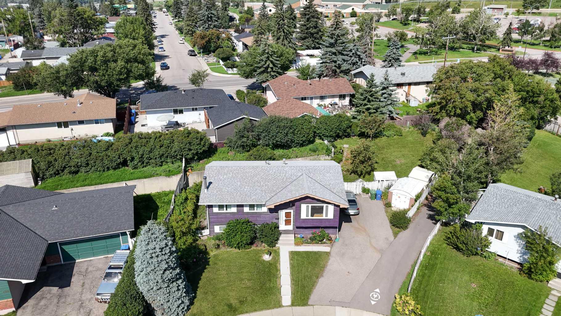 752 Raynard Crescent SE
