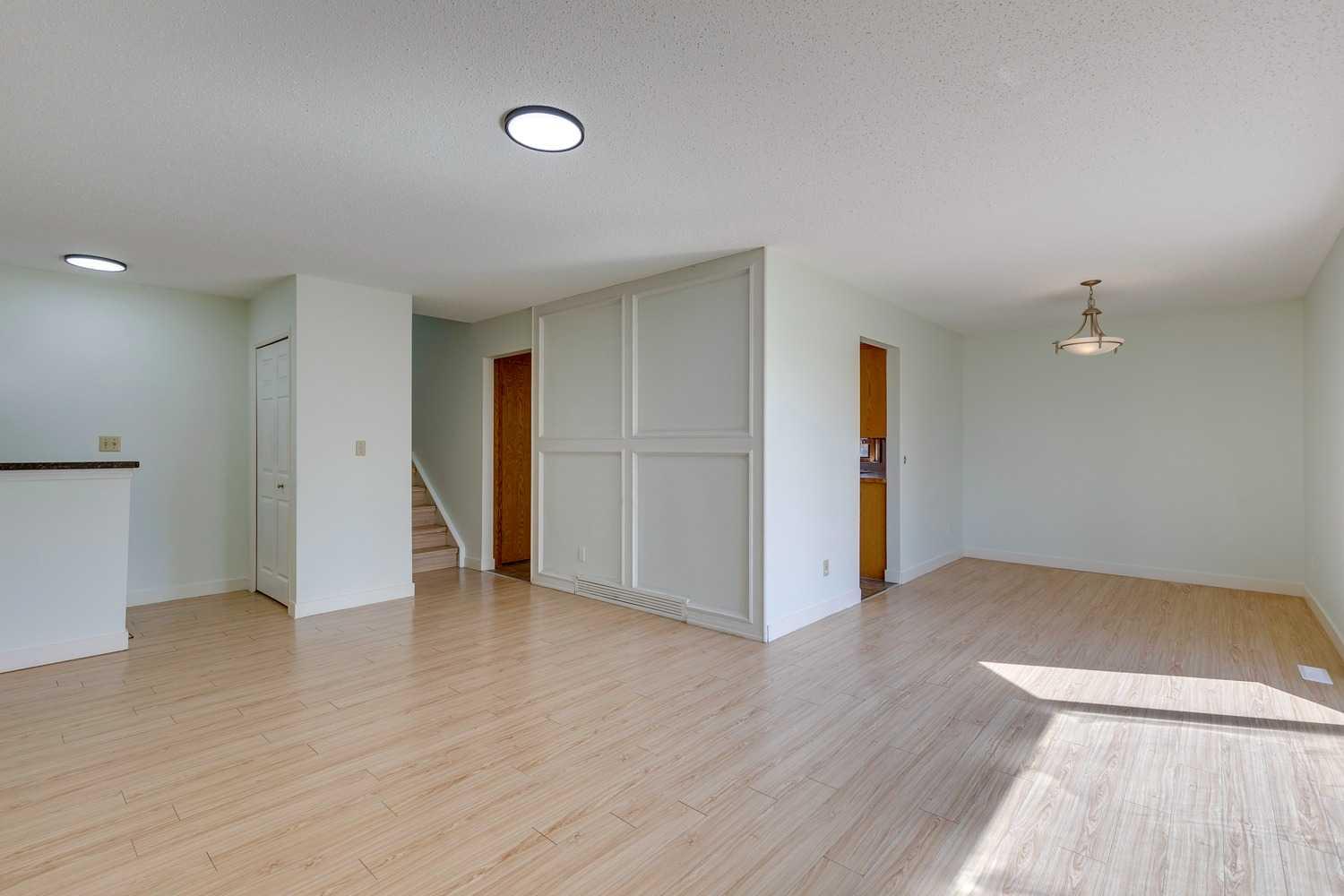 411 Rundleson Place NE