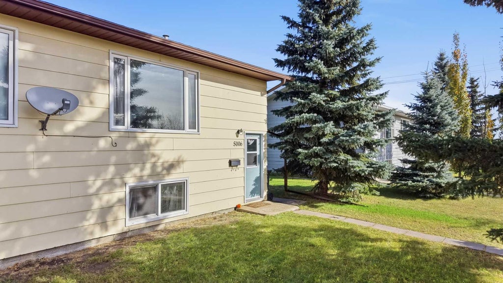 Photo of 5006 63 Avenue, Ponoka, AB T4J 1E5 (MLS # A2351264)