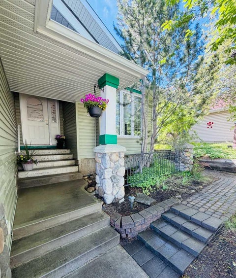 Tiny photo for 13 Somerset Gate SW, Calgary, AB T2Y 3G9 (MLS # A2355721)