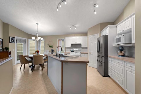 Tiny photo for 13 Somerset Gate SW, Calgary, AB T2Y 3G9 (MLS # A2355721)