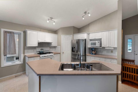 Tiny photo for 13 Somerset Gate SW, Calgary, AB T2Y 3G9 (MLS # A2355721)
