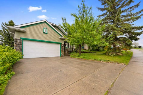 Tiny photo for 13 Somerset Gate SW, Calgary, AB T2Y 3G9 (MLS # A2355721)