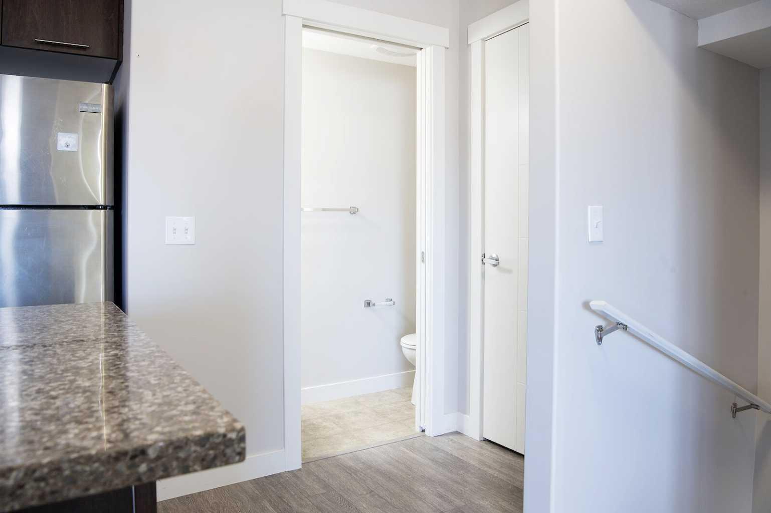 206 Redstone View NE