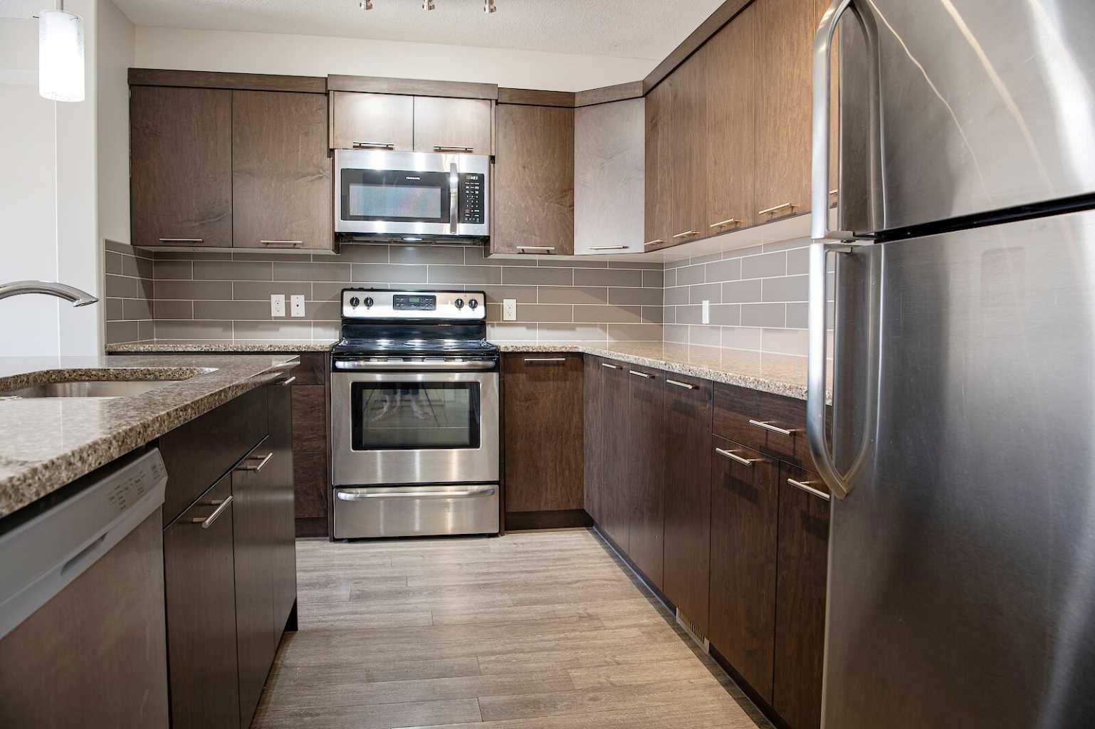 206 Redstone View NE