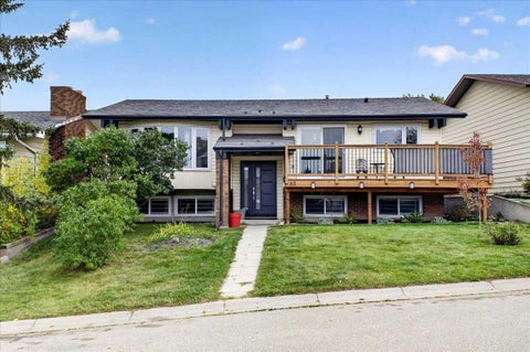 Photo of 63 Beaconsfield Way NW, Calgary, AB T3K 1W9 (MLS # A2348175)