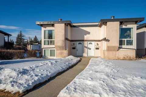 2648 Oakmoor Drive SW Calgary AB T2V 4E8