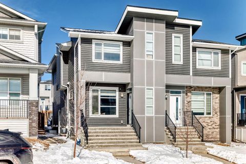 81 Herron Mews NE Calgary AB T3P 1Y1