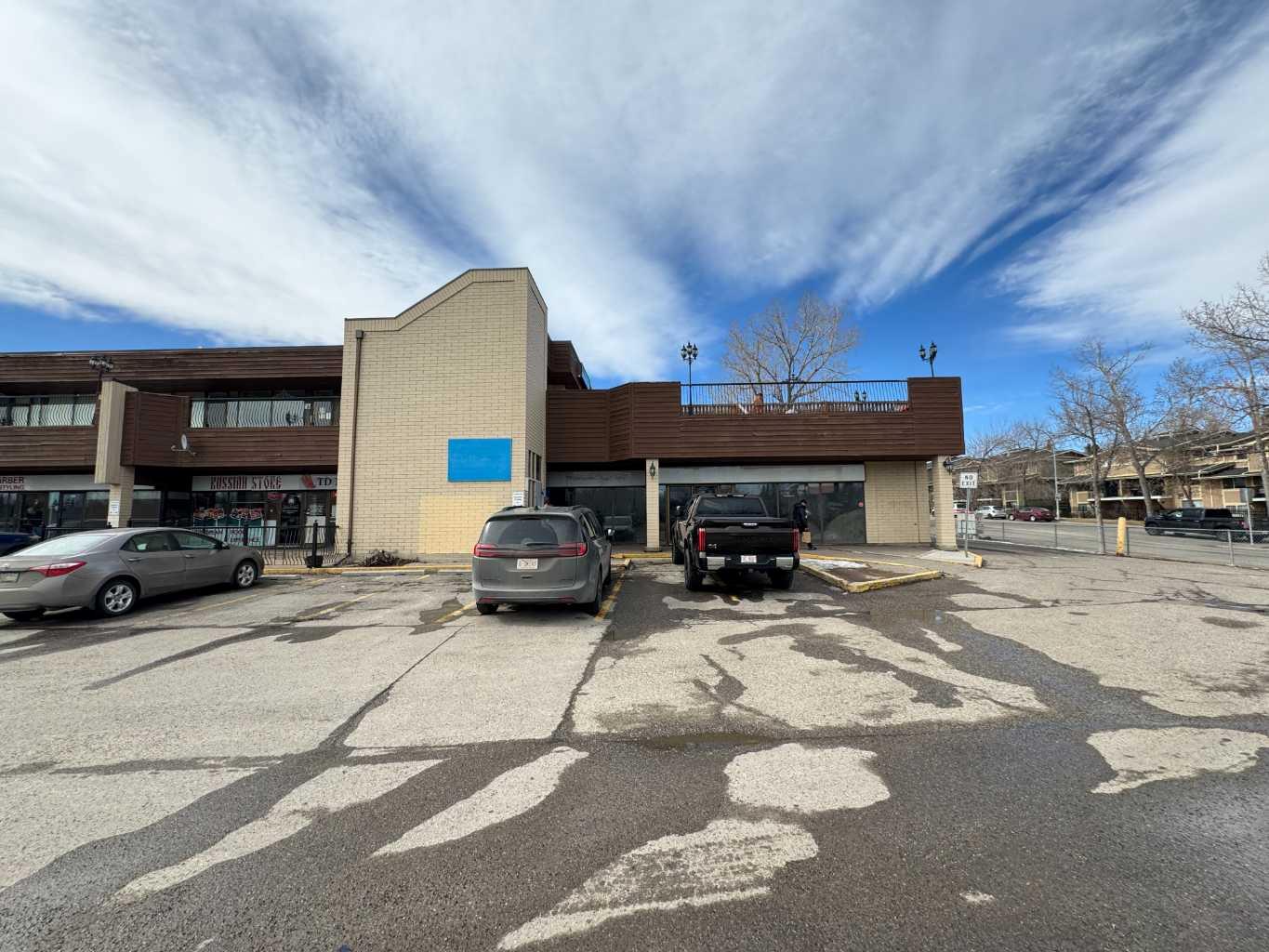 523 Woodpark Boulevard SW 1