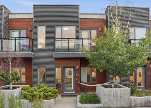 Photo of 71 34 Avenue SW #2, Calgary, AB T2S 3H4 (MLS # A2325619)