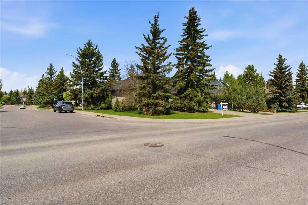 Photo of 13919 Evergreen Street SW, Calgary, AB T2Y 2X4 (MLS # A2315096)