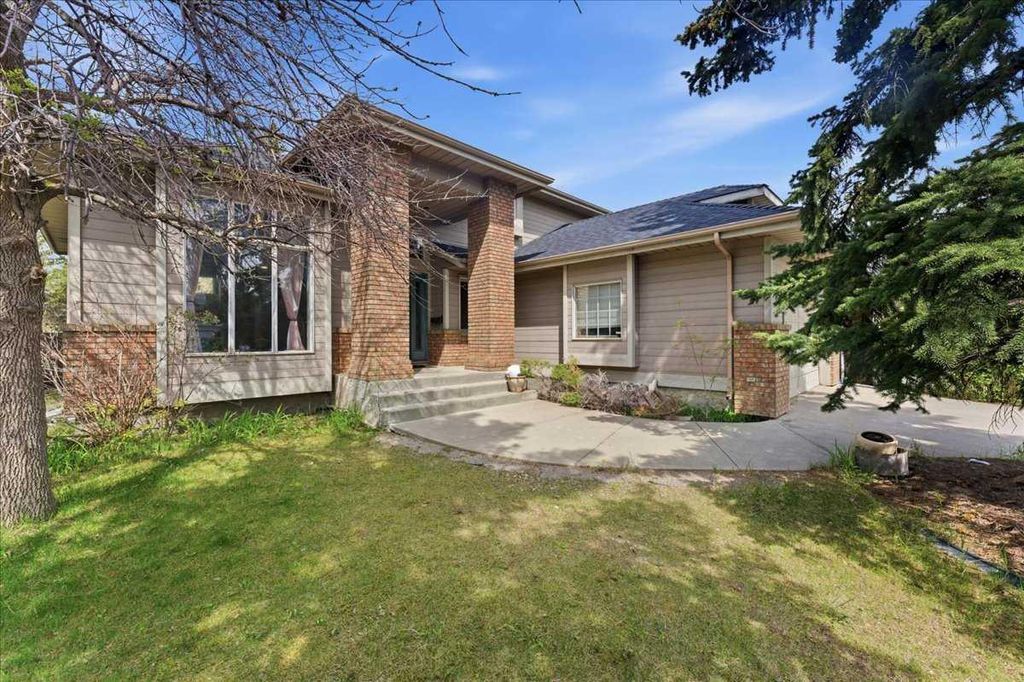 Photo of 13919 Evergreen Street SW, Calgary, AB T2Y 2X4 (MLS # A2315096)
