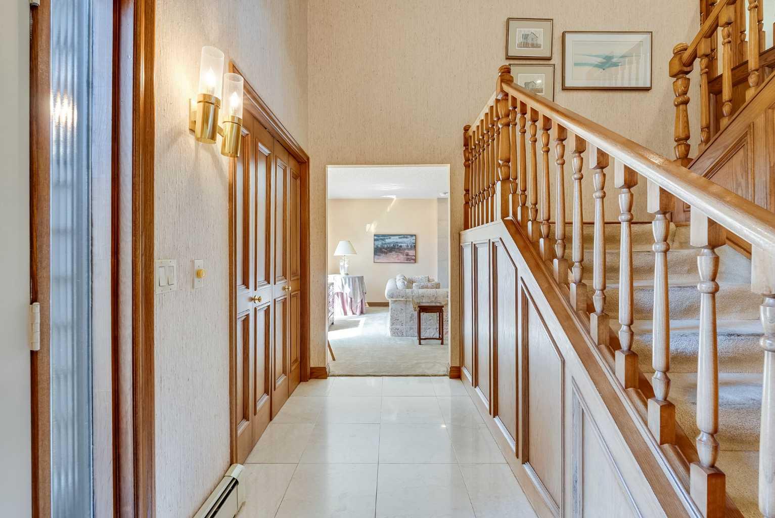 279 Canterville Drive SW