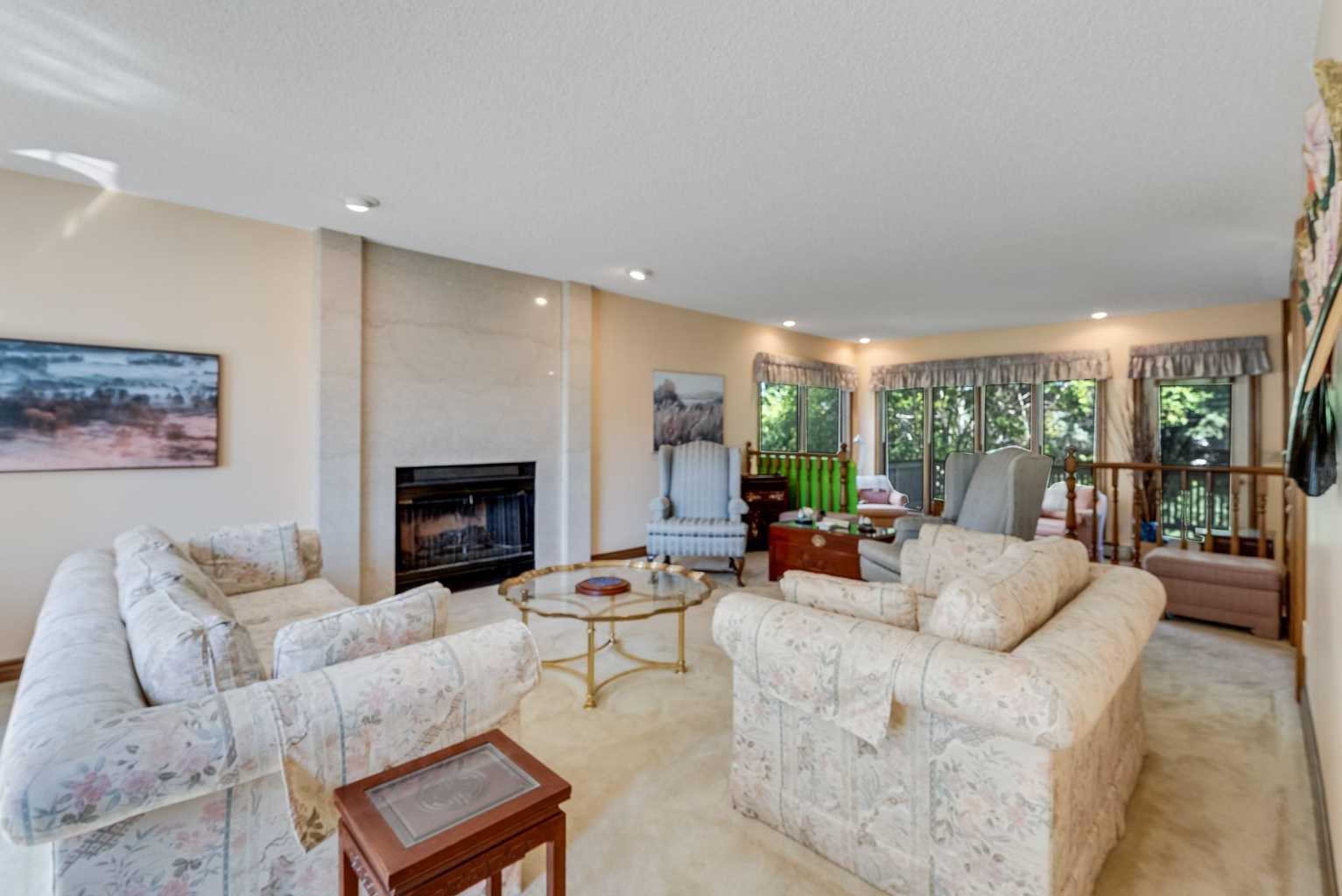 279 Canterville Drive SW