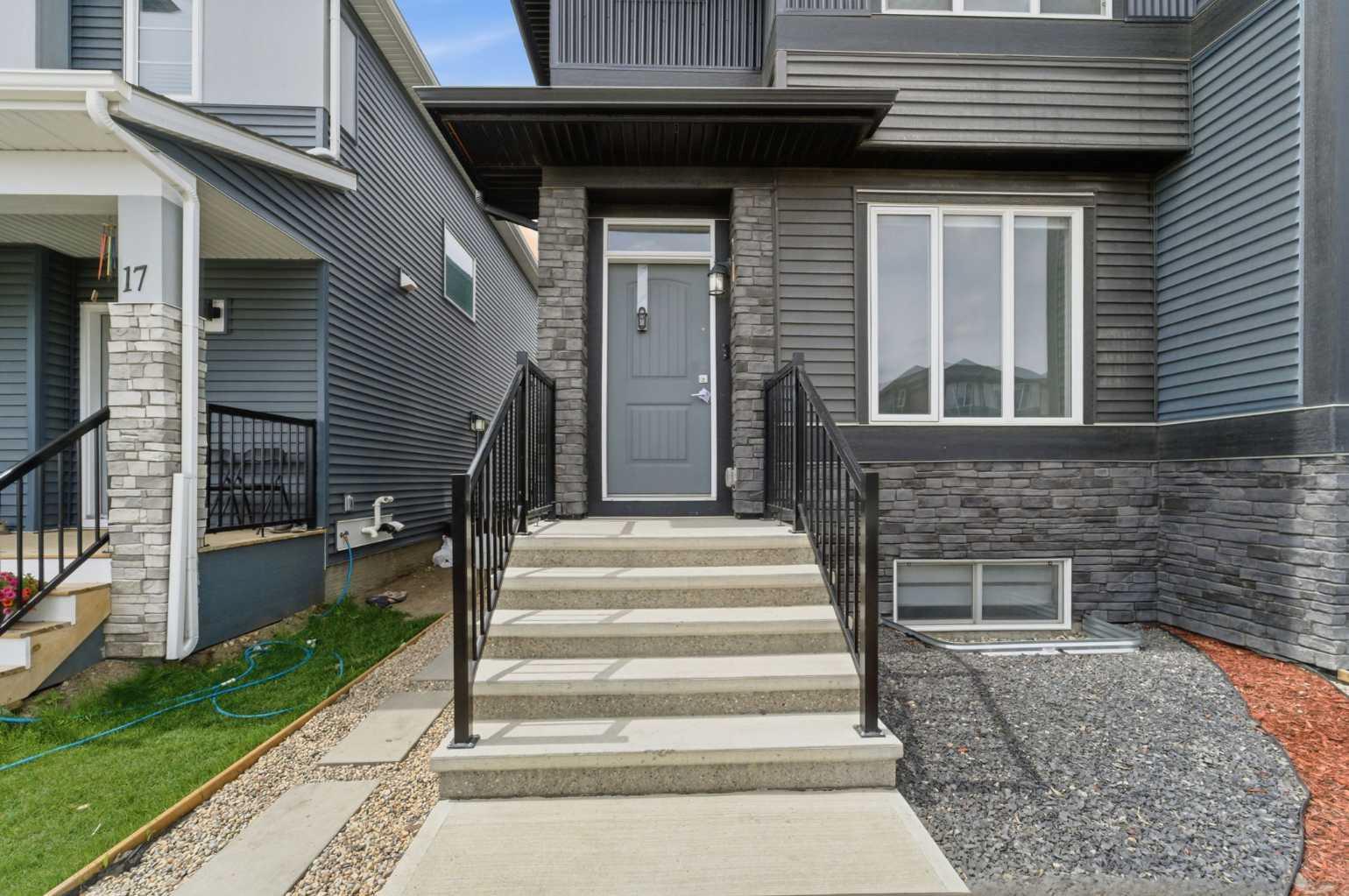 21 Corner Glen Row NE