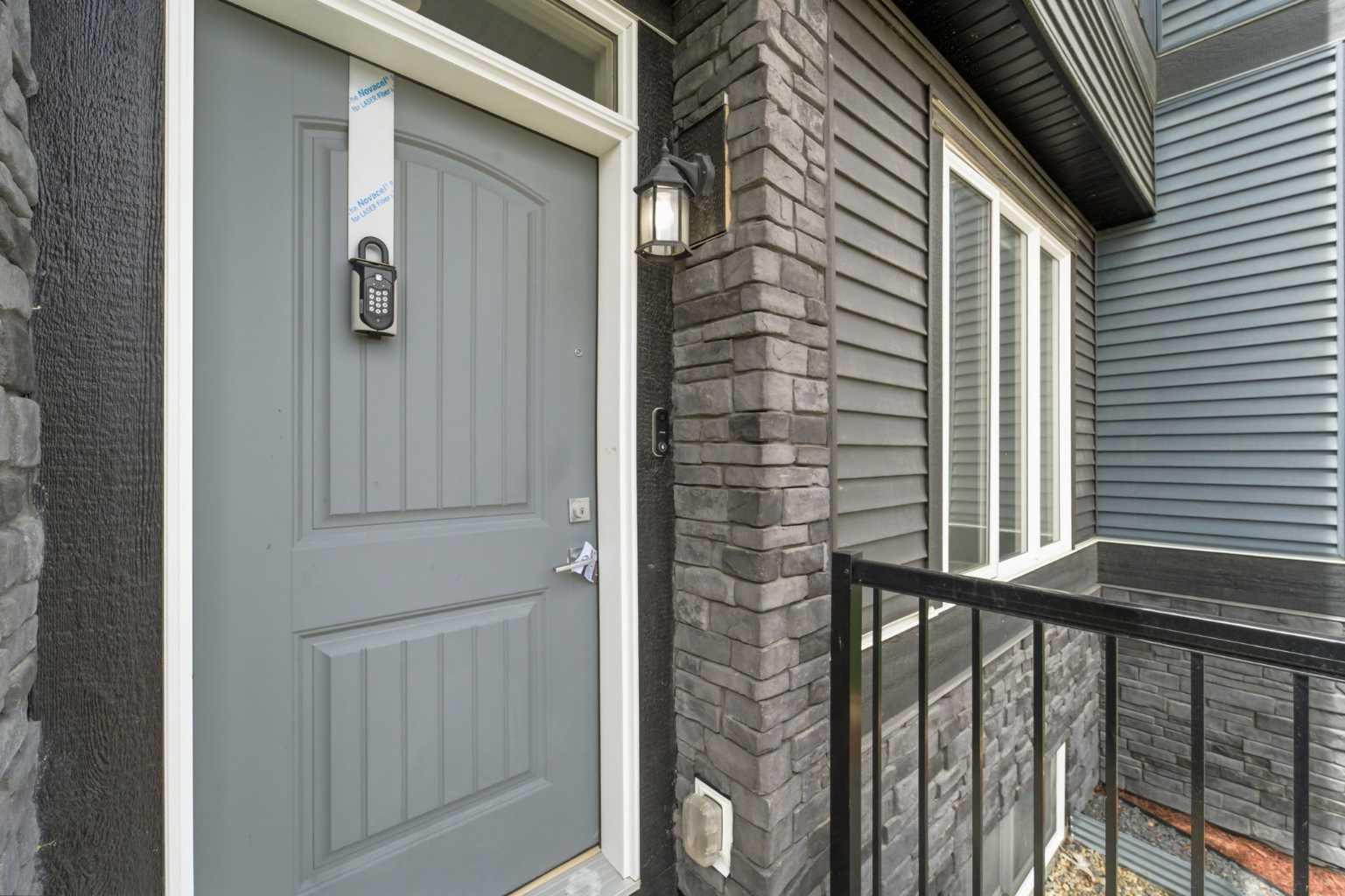 21 Corner Glen Row NE