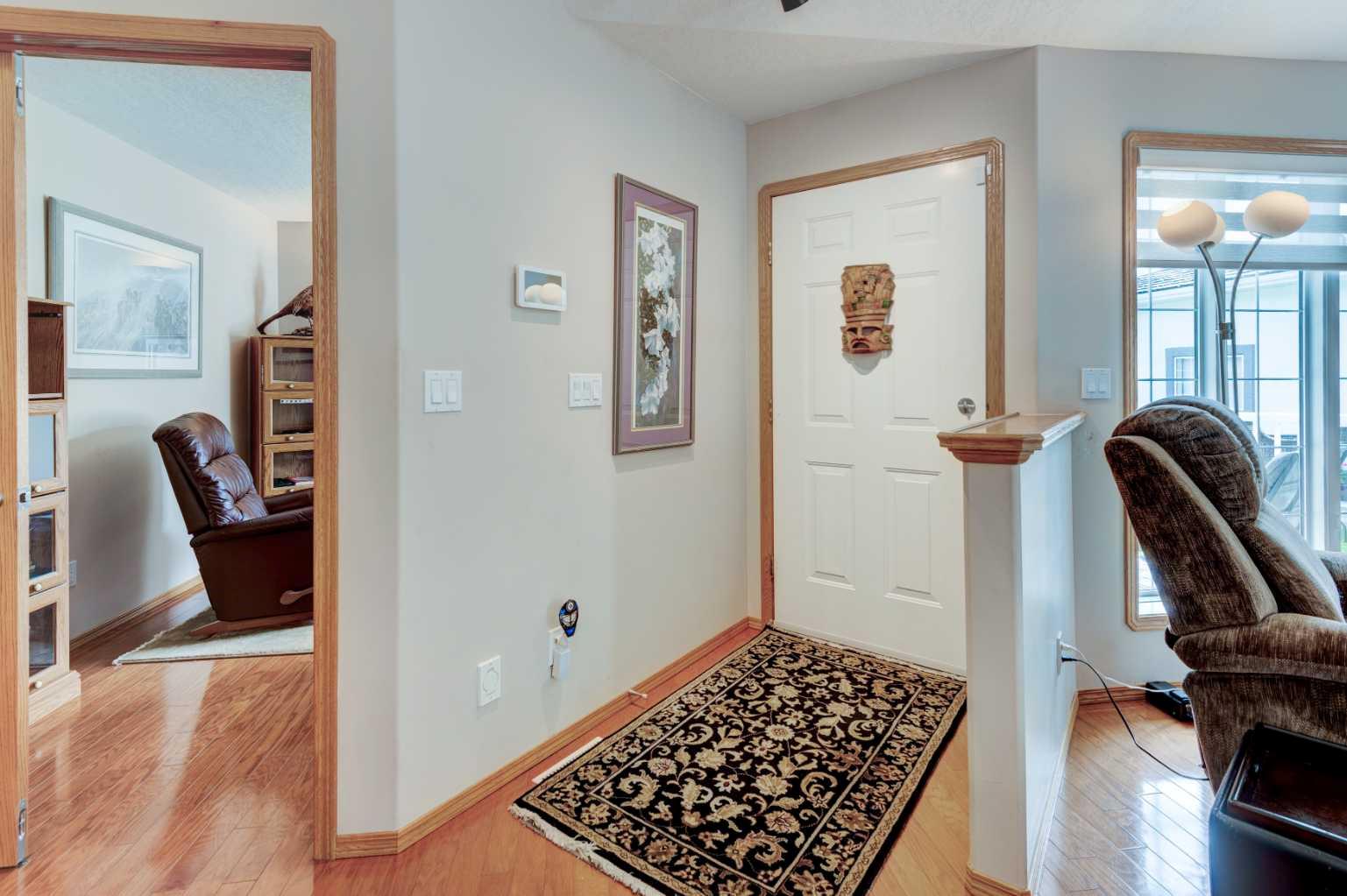 3 Strathmore Lakes Bay