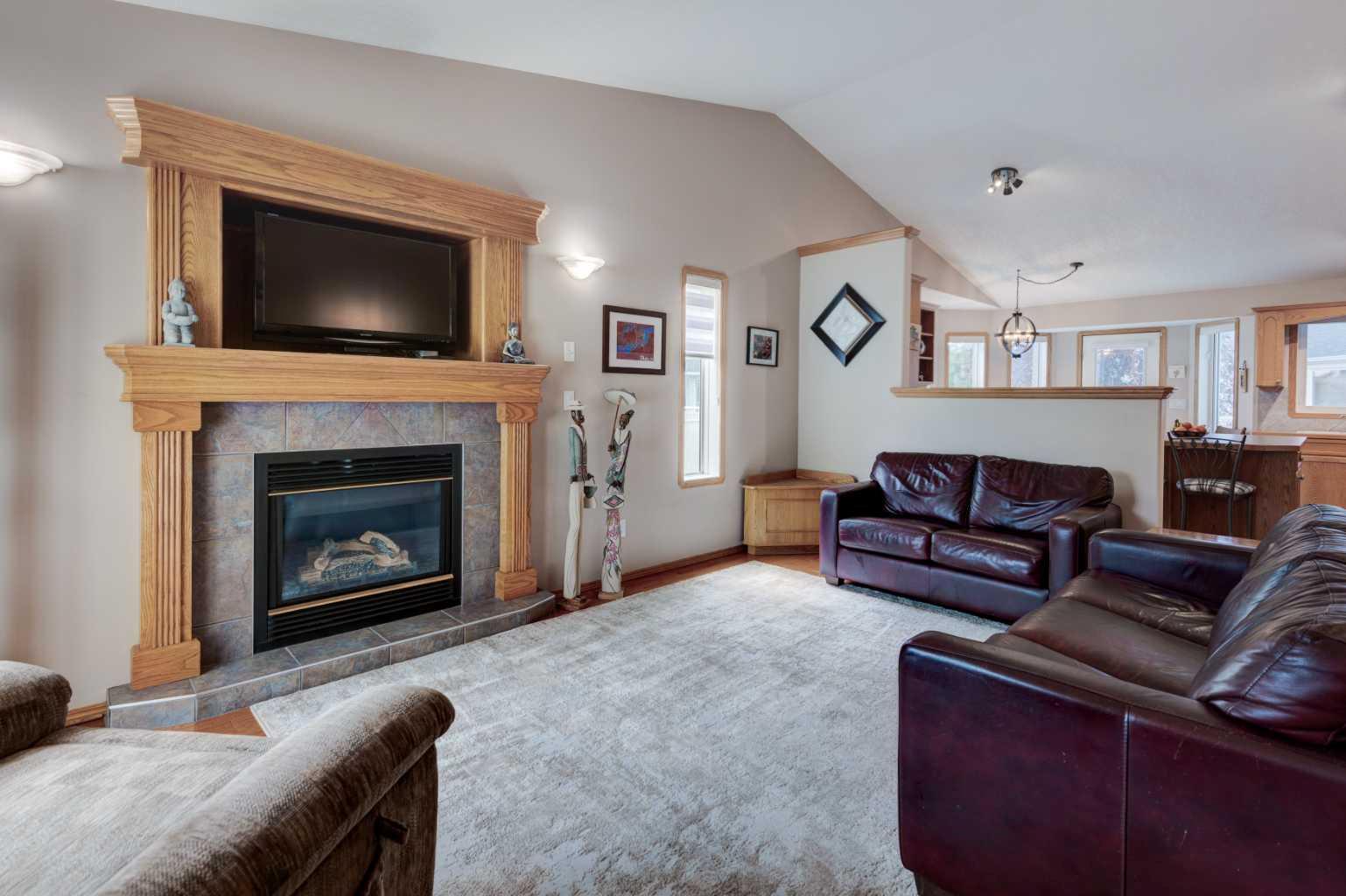 3 Strathmore Lakes Bay