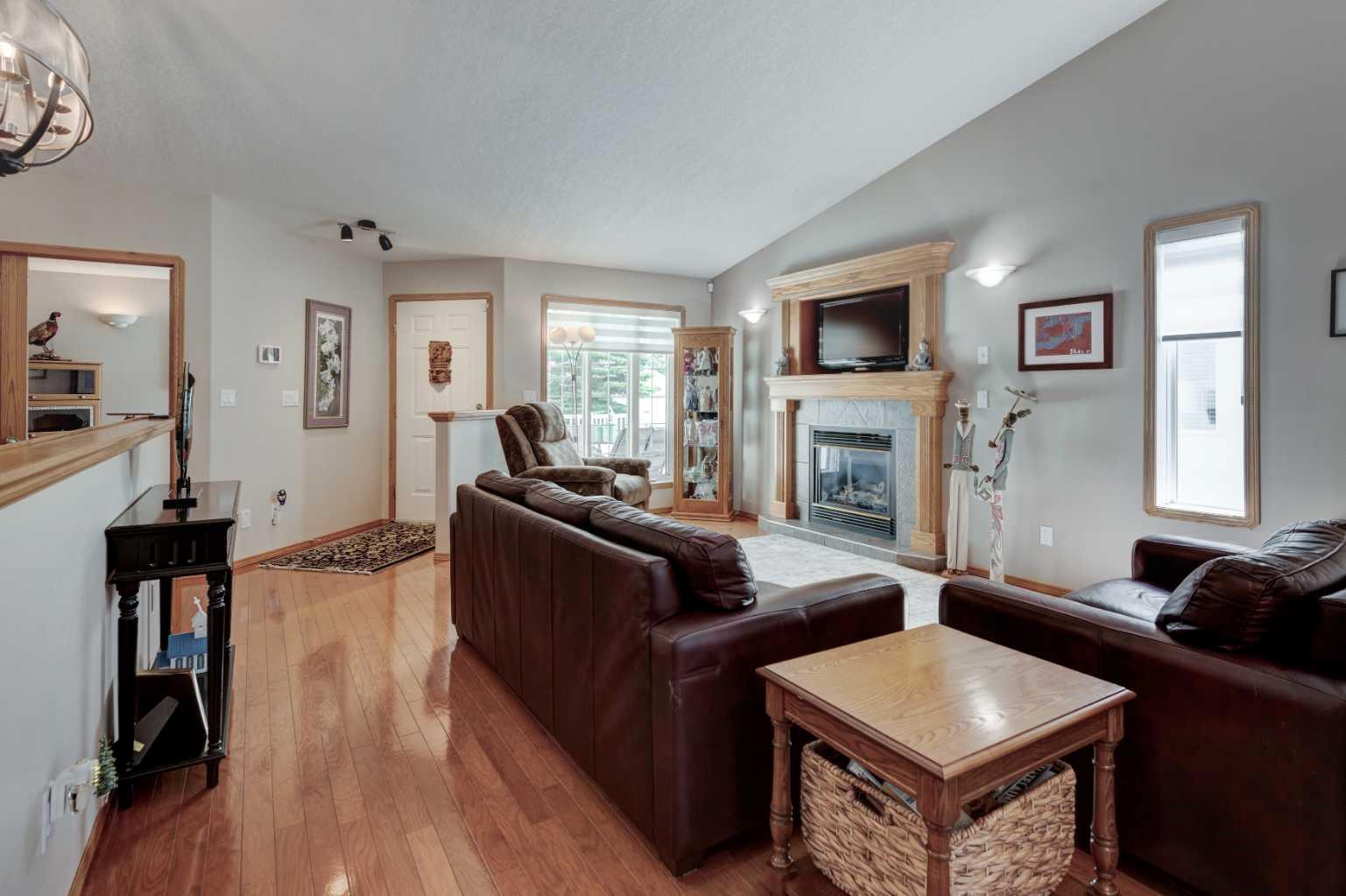 3 Strathmore Lakes Bay