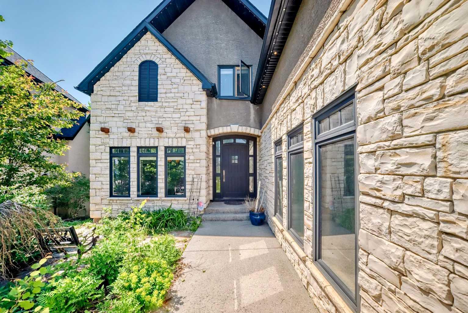 113 Tusslewood Heights NW